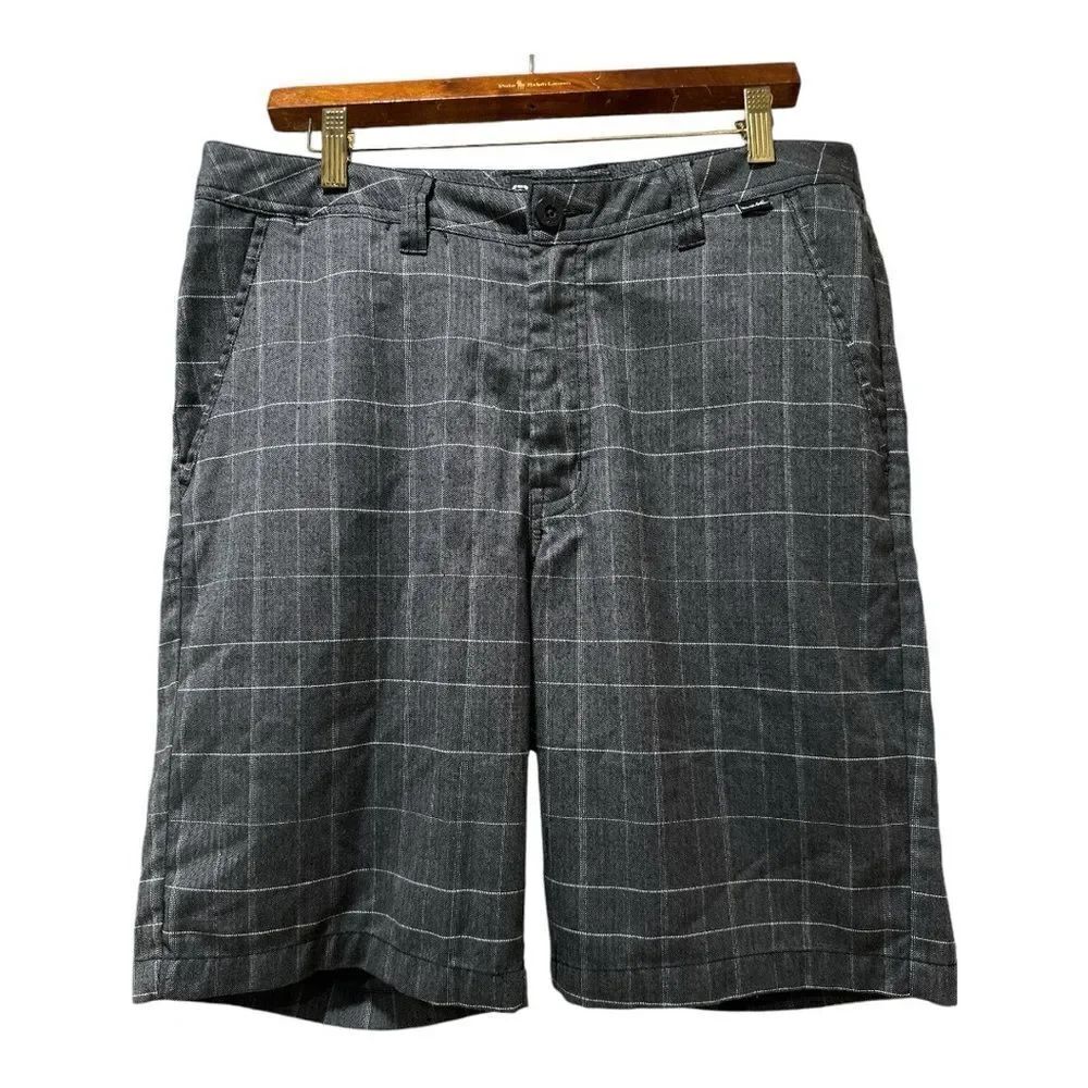 Travis Mathew Chino Shorts Men's 34 Golf Performance Dark Grey White Pinstripe